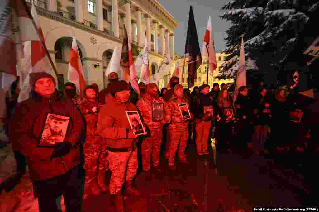 Вшанування пам'яті білорусів, які загинули за Україну з 2014 року. Кожного загиблого поіменно згадали на майдані Незалежності у Києві біля народного меморіалу з прапорцями