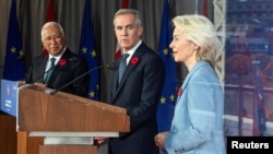 Liderii UE António Costa și Ursula von der Leyen îl flanchează pe premierul canadian Mark Carney la summitul de la Montreal. 