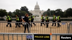 Măsuri speciale de securitate în perimetrul clădirii Congresului american, Washington, 18 septembrie 2021.