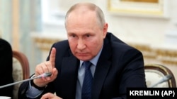 Președintele rus Vladimir Putin vorbește în timpul unei întâlniri cu corespondenții de război ruși, Moscova, Rusia, 13 iunie 2023.