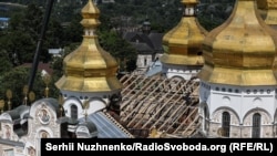 Дах Києво-Печерської лаври відновлюють після удару російського дрона, липень 2026 року