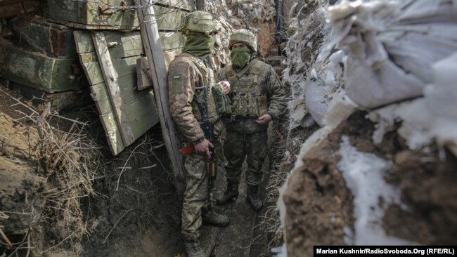 Украинские войска в Донбассе на позиции под селом Авдеевка, март 2021 года