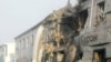 Пошкоджена будівля після атаки українського безпілотника в Єлабузі, Татарстан, Росія, 2 квітня 2024 року