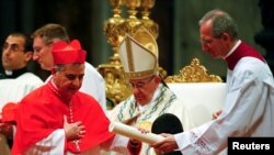 Кардинал Беччиу и папа Франциск