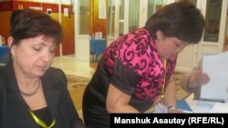 Падлік галасоў на выбарчым участку ў Алматы