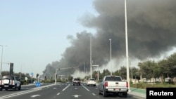 Дим після іранської атаки, в Абу-Дабі, Об'єднані Арабські Емірати, 1 березня 2026 року