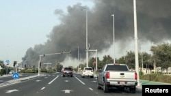 Эрон дар посух ба ҳамлаи Исроилу Амрико кишварҳои мизбони низомиёни Иёлоти Муттаҳидаро дар Ховари Миёни бо мушаку паҳпод задааст. Абузабӣ, 3-юми марти 2025