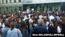 მოსწავლეები და სტუდენტები 51-ე საჯარო სკოლასთან