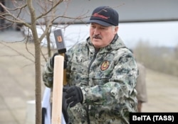 Аляксандар Лукашэнка ў Александрыі, дзе і анансаваў новы дэкрэт. 17 красавіка