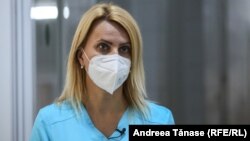 Beatrice Mahler, managerul de la Institutul „Marius Nasta” din București remarcă numărul tot mai scăzut de persoane care poartă mască de protecție.