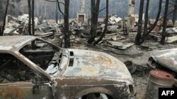 Руины сгоревших домов в Нарбетонге, 120 километров северо-восточнее Мельбурна. Февраль 2009