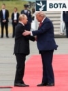 Trump pret Putinin në Alaskë Trump pret Putinin në Alaskë