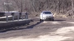 Пять лет без дороги: когда отремонтируют трассу в крымское село Лучистое (видео)