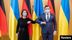 Ukrajinski ministar vanjskih poslova Dmytro Kuleba sa njemačkom ministricom vanjskih poslova Annalenom Baerbock u Kijevu 17. januara 2022.