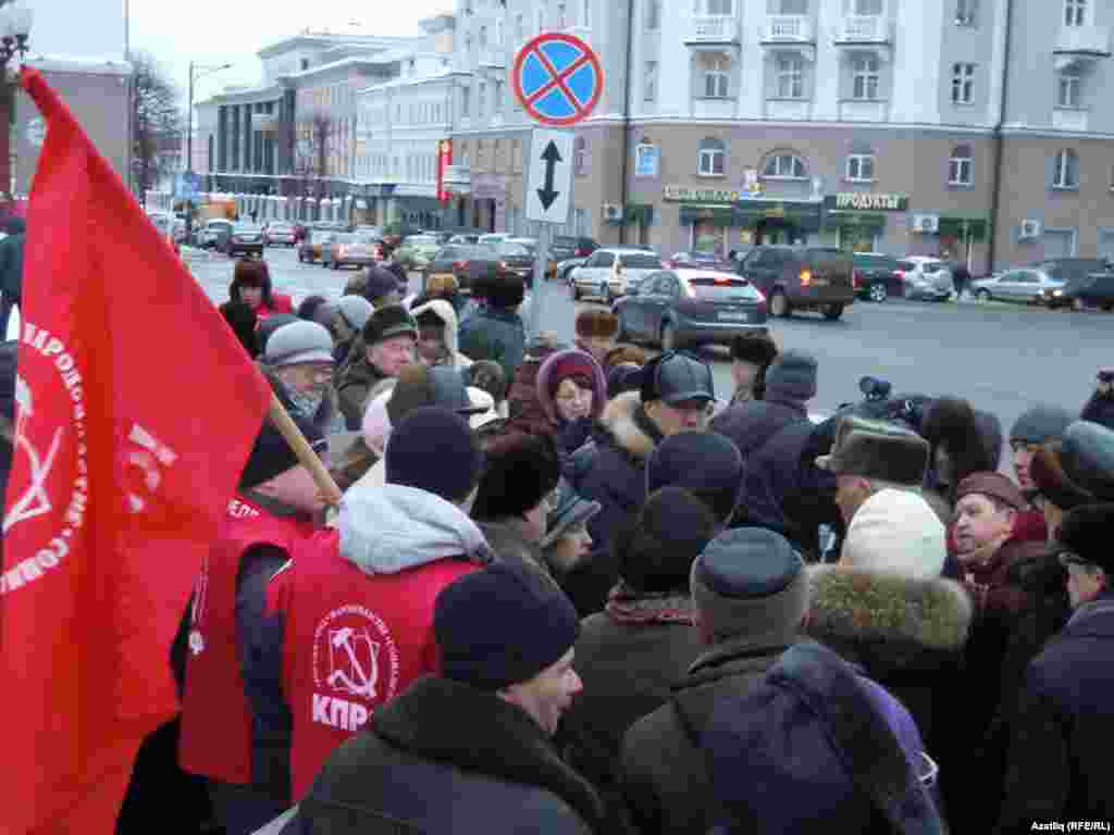 Казан пенсионерлары юл ташламасын кайтаруны таләп итеп митингка чыкты.