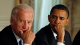Барак Обама (справа) и вице-президент Джо Байден