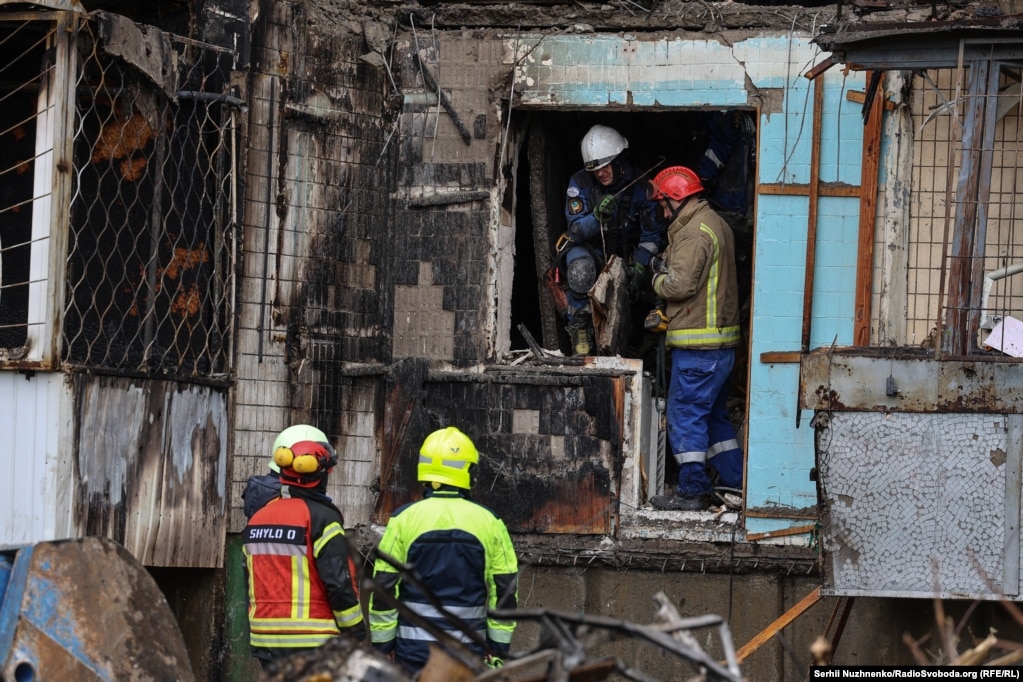 Рятувальники на місці удару