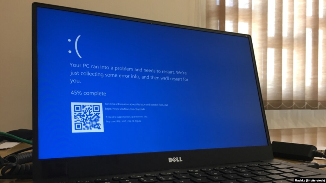"Microsoft 10" mavi "səhv" ekranı göstərir.