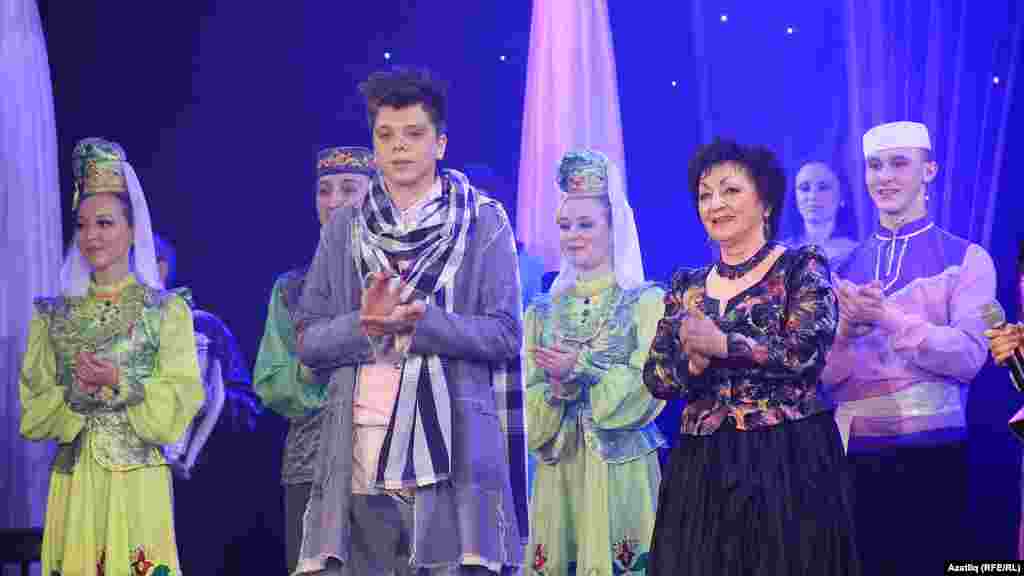 Гөлсириннең иҗатташ дусты Радик Юльякшин һәм мөгаллиме Венера Ганиева