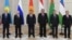 Солдан оңға қарай: Қасым-Жомарт Тоқаев (Қазақстан), Владимир Путин (Ресей), Садыр Жапаров (Қырғызстан), Эмомали Рахмон (Тәжікстан), Гурбангулы Бердімұхаммедов (Түркіменстан), Шавкат Мирзияев (Өзбекстан). Петербург, 28 желтоқсан 2021 ж.