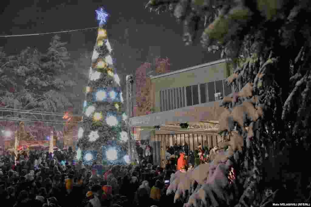 Georgia -- Christmas tree. Borjomi. dec2021
