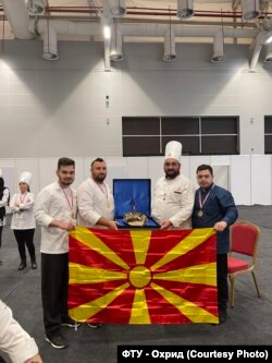 Македонските студенти со наградата „Златно тавче“