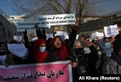 Afghan women shout slogans during a protest against the Taliban's restrictions on women in Kabul on December 28, 2021.