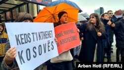 Protesta në Prishtinë kundër ndërprerjeve të energjisë elektrike. 27 dhjetor 2021. 