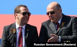 Бывший и нынешний премьер-министры России Дмитрий Медведев и Михаил Мишустин на параде Победы 24 июня