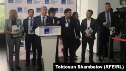 Алмазбек Атамбаев КСДПнын жыйынынан кийин. 6-апрель, 2019-жыл. 