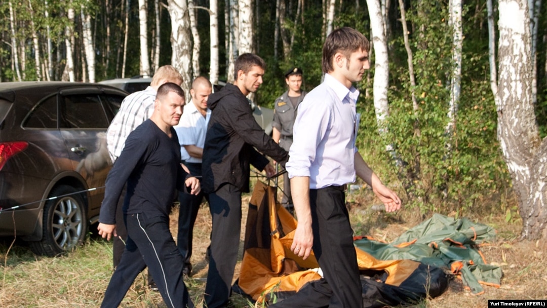 23 июля милиция и неизвестные разрушили лагерь экологов в Химках