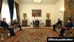 Egypt - Egyptian President Abdel Fattah al-Sisi (C) meets with Armenian Foreign Minister Zohrab Mnatsakanian, Cairo, September 14, 2020.