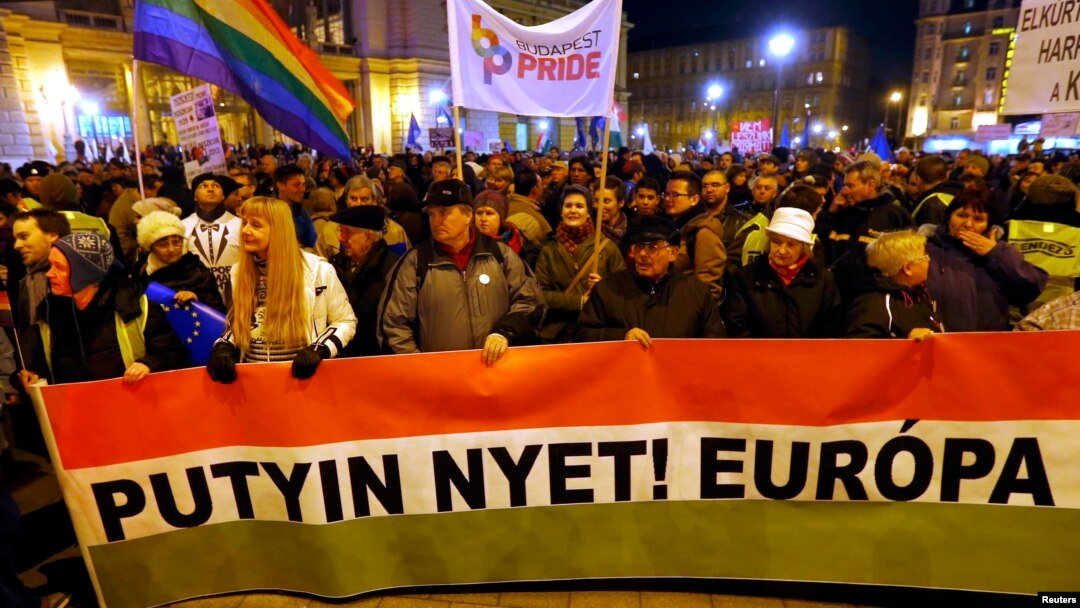 Демонстрация протеста против визита президента РФ Владимира Путина в Будапешт, февраль 2015