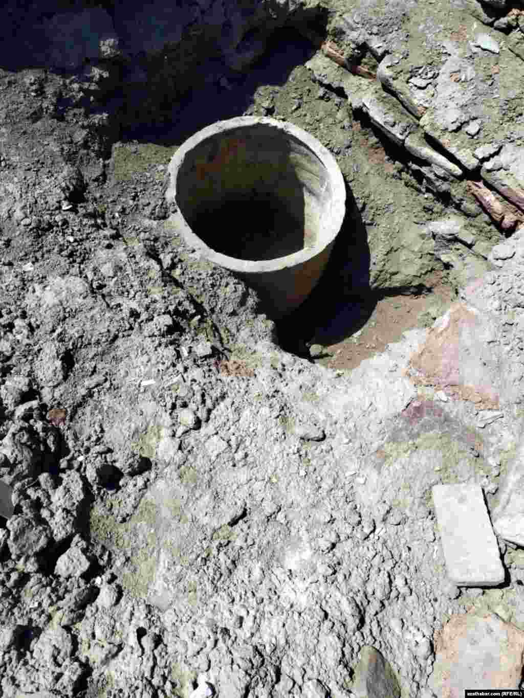 Фрагмент древней канализационной системы в Шахрисламе.