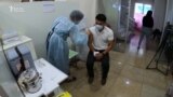 "Вакцина - чип эмес". Бишкектеги эмдөөнүн жүрүшү
