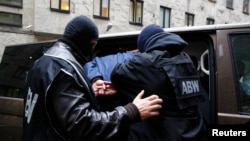 Сотрудники Агентства внутренней безопасности Польши, иллюстративная фотография