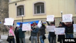 «Dalğa» Gənclər Hərəkatı fəallarının Avropa Evi qarşısında piketi, 6 mart 2007