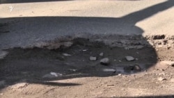 «Մի վթարից տասնյակ քաղաքացիներ կարող են տուժել». Երևանի փոսերը «թանկ են նստում» վարորդների վրա