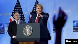 Доналд Трамп и Мајк Помпео