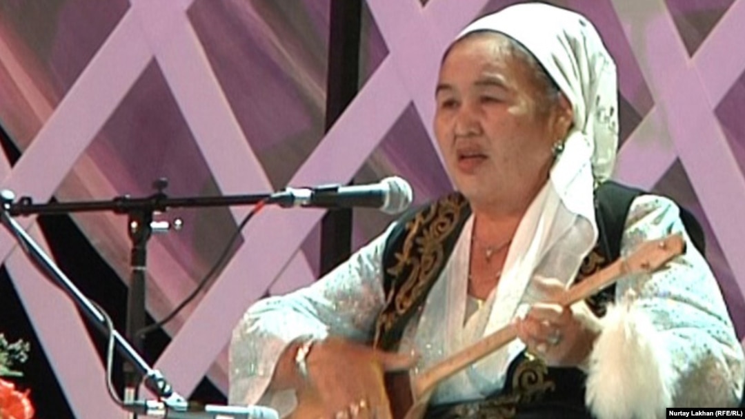 Менің досымның мамасындағы порно спермы Кросс-крестинг порно