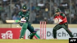 د پاکستان او بنګلادېش د کرکټ لوبغاړي د لوبې پرمهال. (انځور: ارشیف)