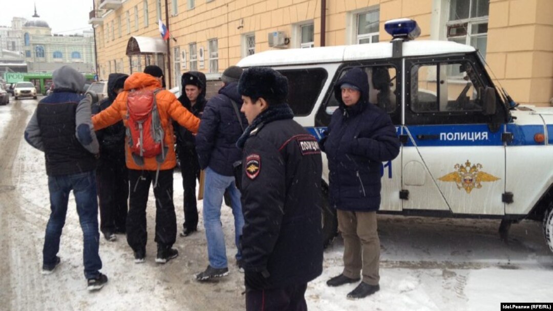 26 ноября в столице Татарстана полиция задержала семь активистов, трое из которых собирались выйти в одиночные пикеты во время жеребьевки Кубка конфедераций, на которую приехал президент FIFA