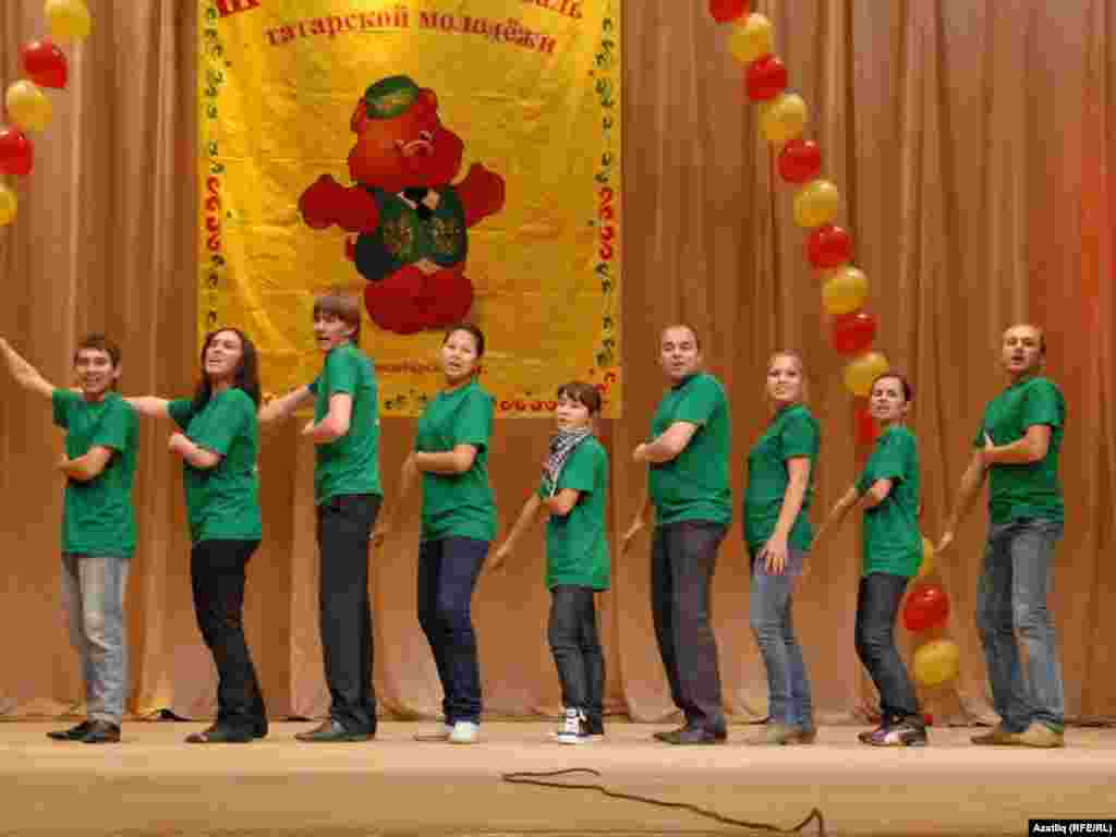 "Алтын йолдыз" татар яшьләре клубы башкаруында шаян бию - 