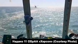 Вертоліти Армійської авіації летіли до Зміїного ледве не торкаючись води