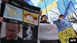 Мітинг противників російської агресії в Криму під стінами німецького посольства, Київ, 11 березня 2014 року