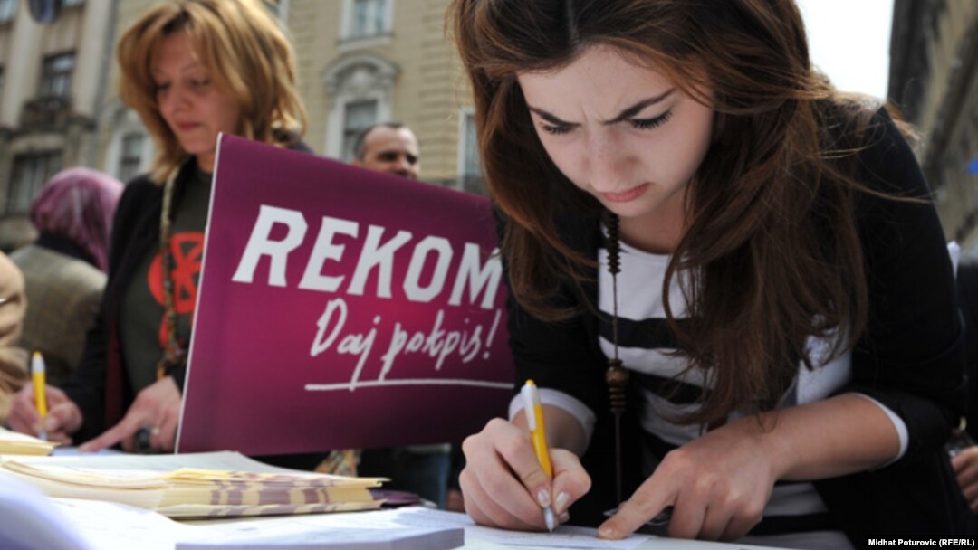 Prikupljanje potpisa za osnivanje REKOM-a, Sarajevo, fotoarhiv