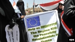 Female antiregime protesters hold a banner during a demonstration in Sanaa on April 6.