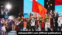 Кыргызстанские спортсмены на церемонии открытия I Игр стран СНГ.
