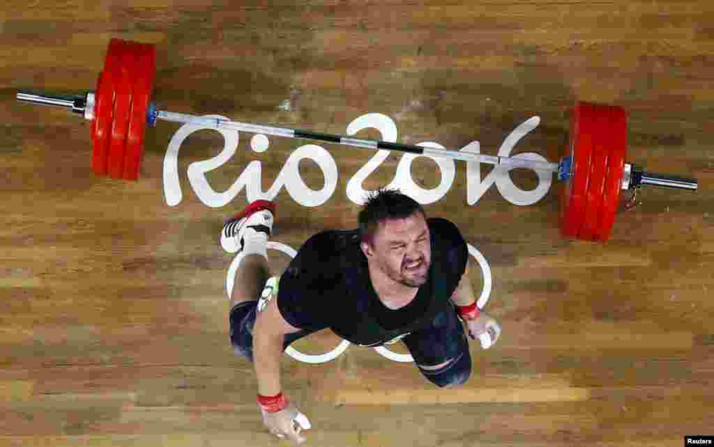 Vadzim Straltsou of Belarus competes in the men&#39;s weightlifting 94-kilogram final.