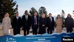 Canada- U.S. Secretary of State Marco Rubio, the foreign ministers of Canada, Germany, France, Italy, Britain, Japan and EU foreign policy chief Kaja Kallas pose for a family photo in Quebec, March 13, 2025.